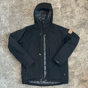 FJALL RAVEN 82279 SKOGSO PADDED MENS G-LOFT SUPREME JACKET EUC SZ M BLACK